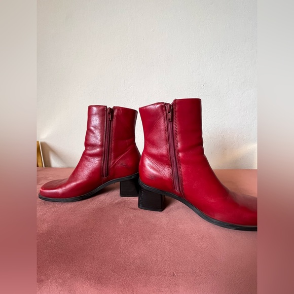 Naturalizer Red Booties - Picture 2 of 4